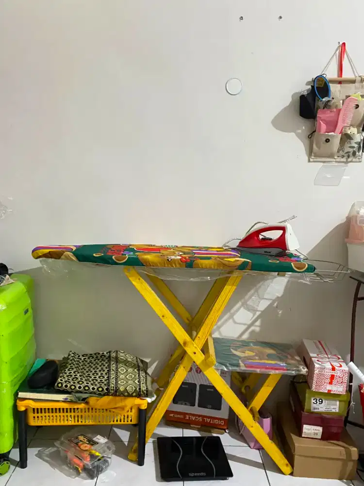 Meja setrika kayu