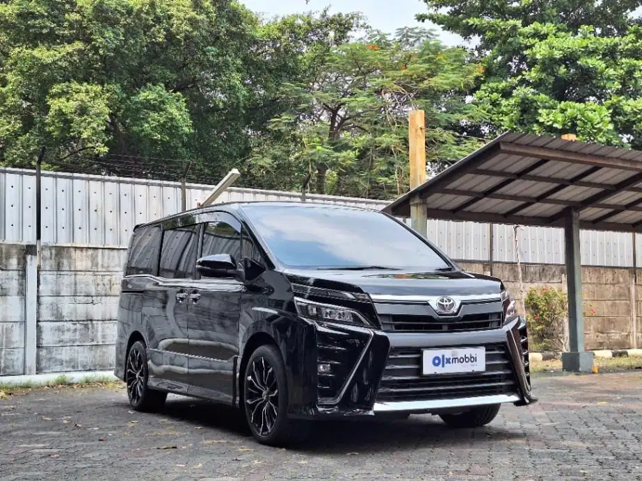 Toyota Voxy 2.0 Bensin-AT 2021