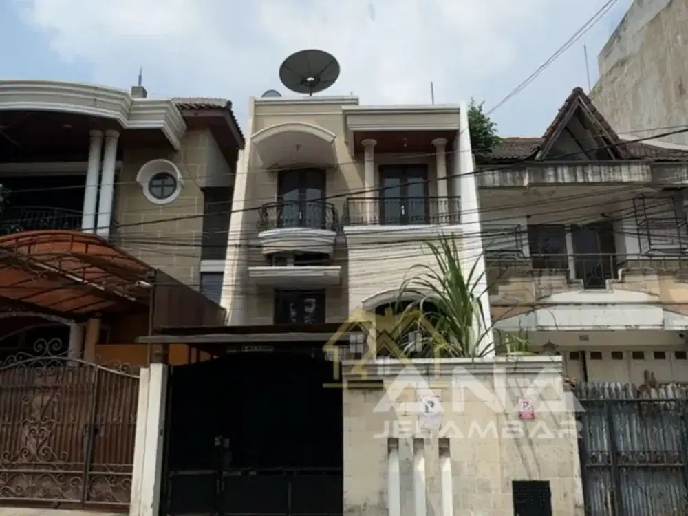 ANA RUMAH CANTIK UK 5.9X25M DI DALAM KOMPLEK JELAMBAR