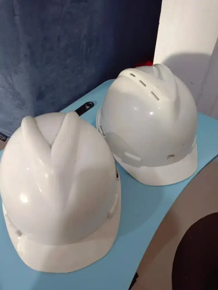 Helm putih proyek