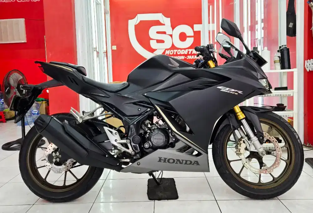 JualCpt90%LikeNew PjkAug27 KM22Rb HONDA CBR 150 2023 HITAM CBR150
