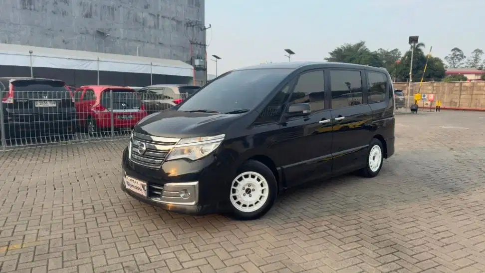 DP RENDAH Nissan Serena 2.0 Highway Star Panoramic 2016 WVC