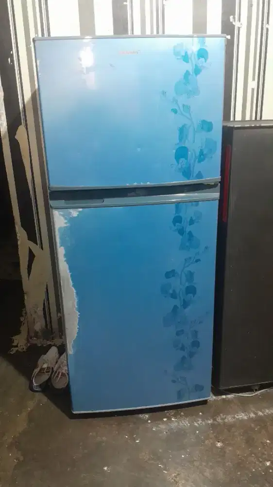 Kulkas sharp 2 pintu