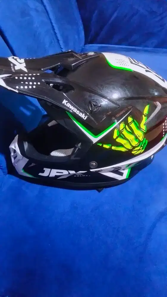 Helm kawasaki hitam
