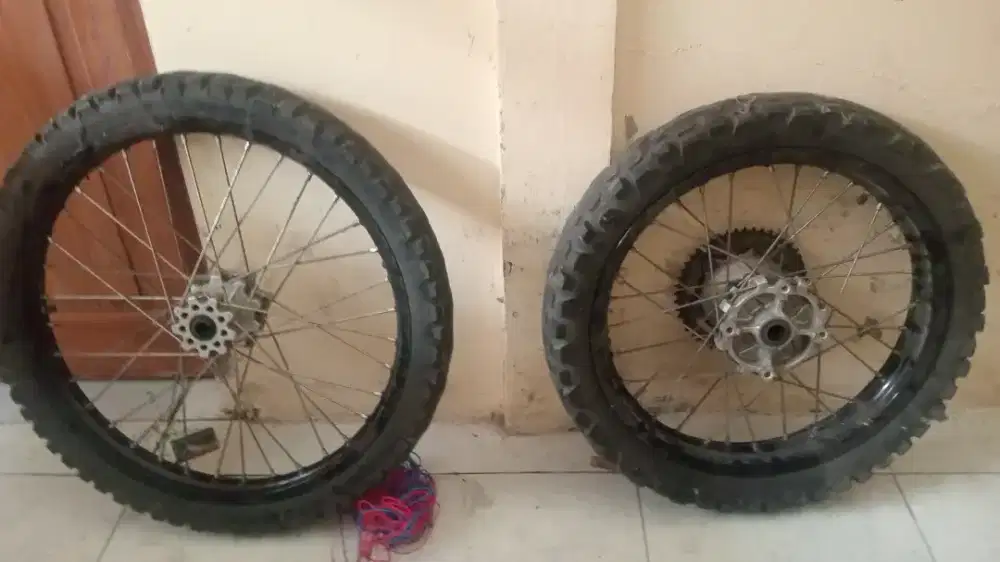 Velg + Ban Set Original CRF 150L Copotan Ring 18-21