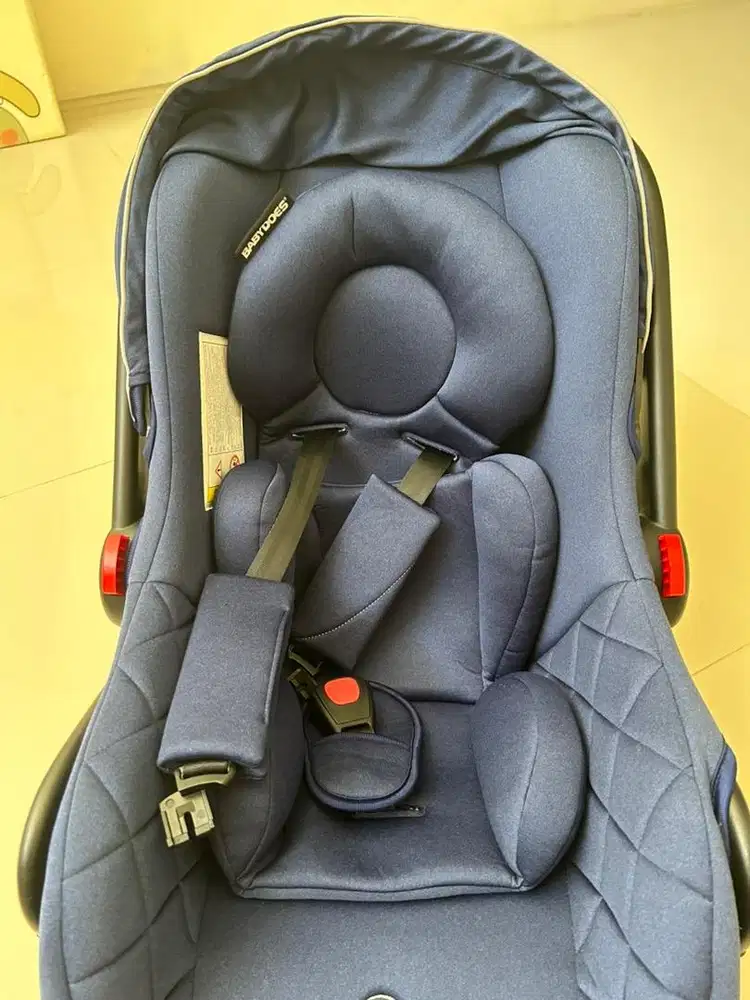 Carseat baby carrier babydoes