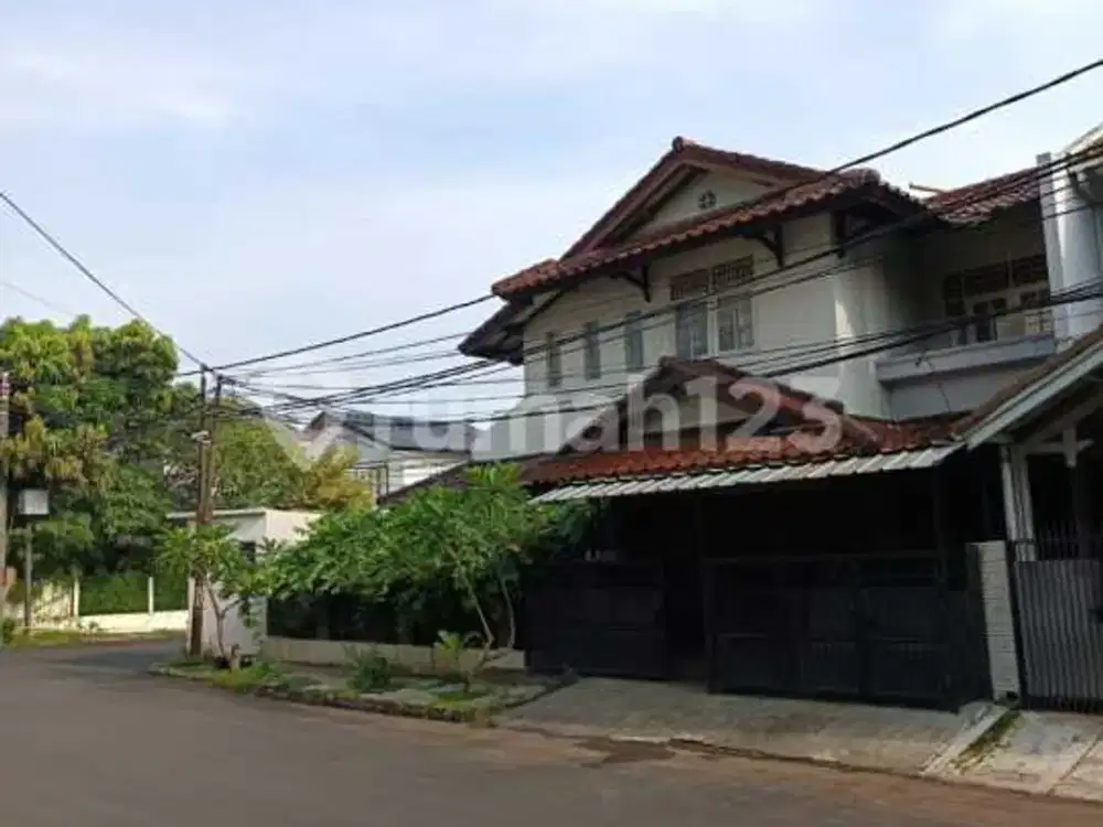 Rumah Posisi Hoek di Komplek Mertilang Bintaro Jaya
