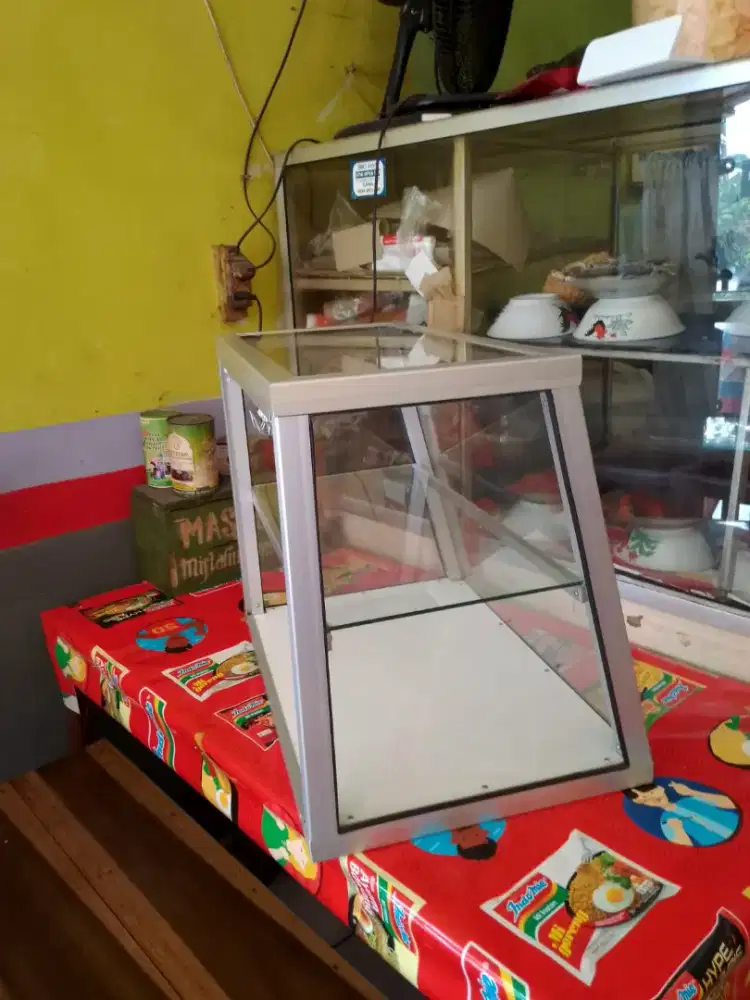 Di cari pegawai untuk warung