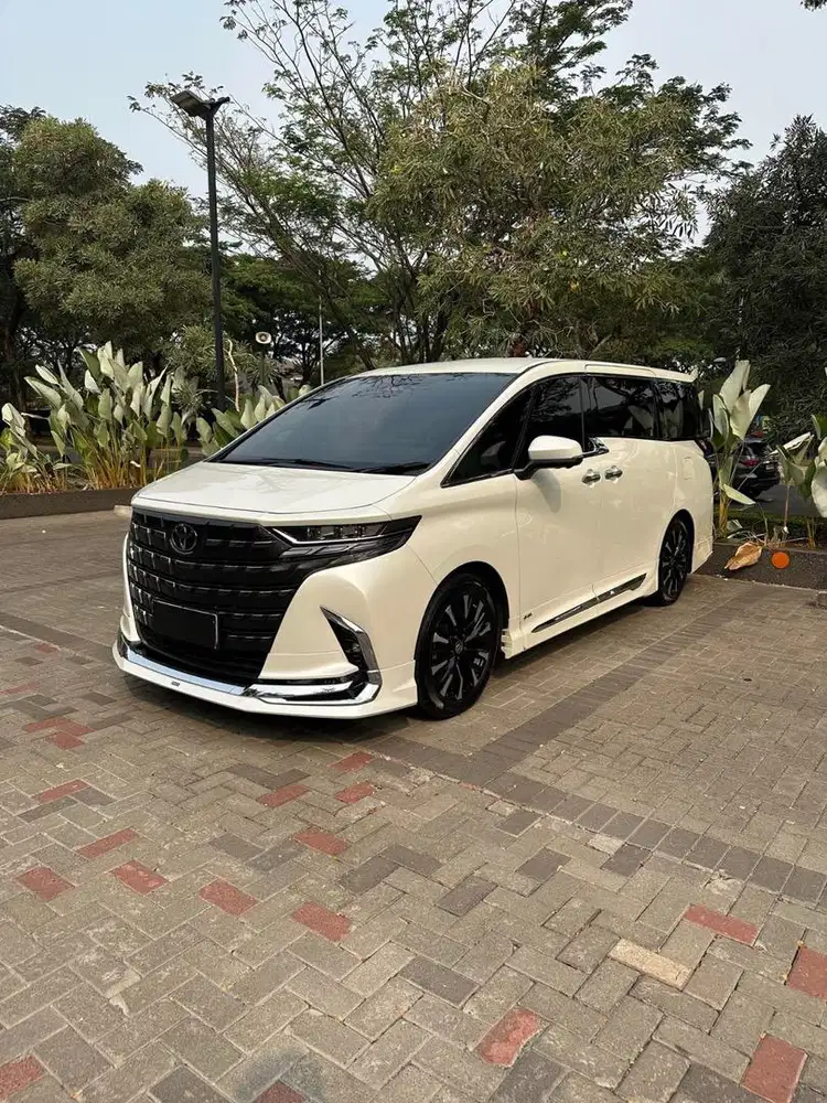 Toyota Alphard 2.5 Hybrid Modellista - White on Black