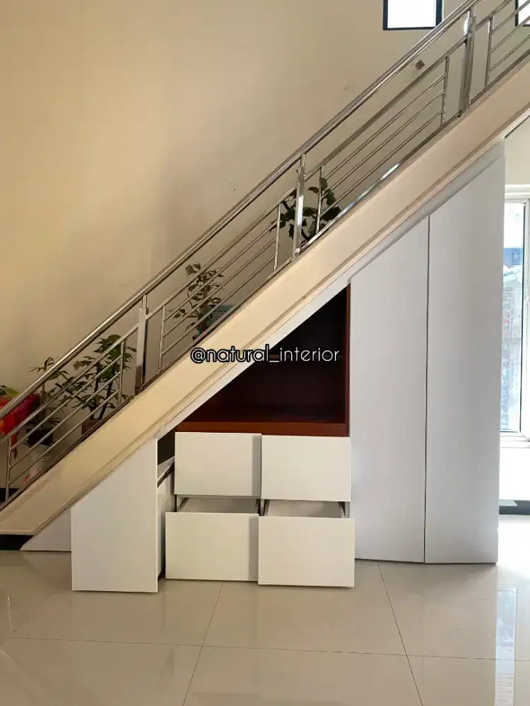 KABINET BAWAH TANGGA