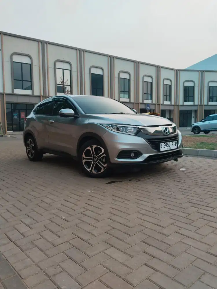 HONDA HR-V 1.5 E FACELIFT CVT BENSIN 2021 NIK 2020 MOBIL SEGER