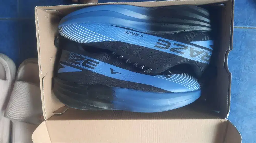 Sepatu Running Altraze