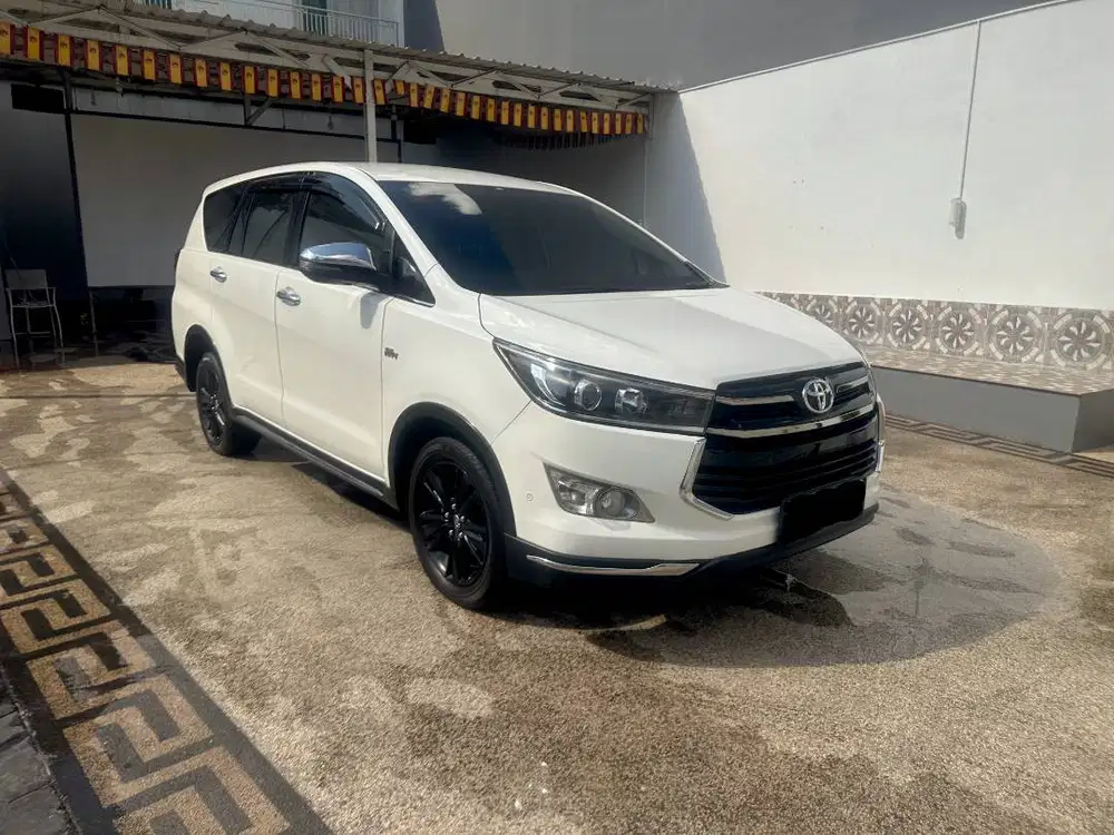 Innova Veturer Bensin 2.0 AT PMK 2018