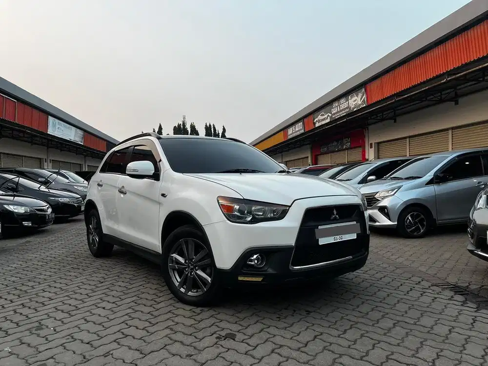 5JT OUTLANDER PX LIMITED AT 2013 WHITE EDITION RARE ITEM !!