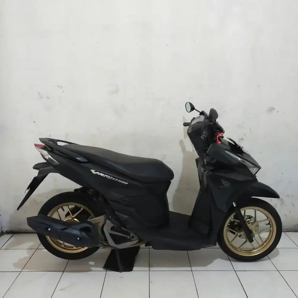 Honda Vario 150 OLD 2017 Orisinil Bagus lengkap Mesin Cakep
