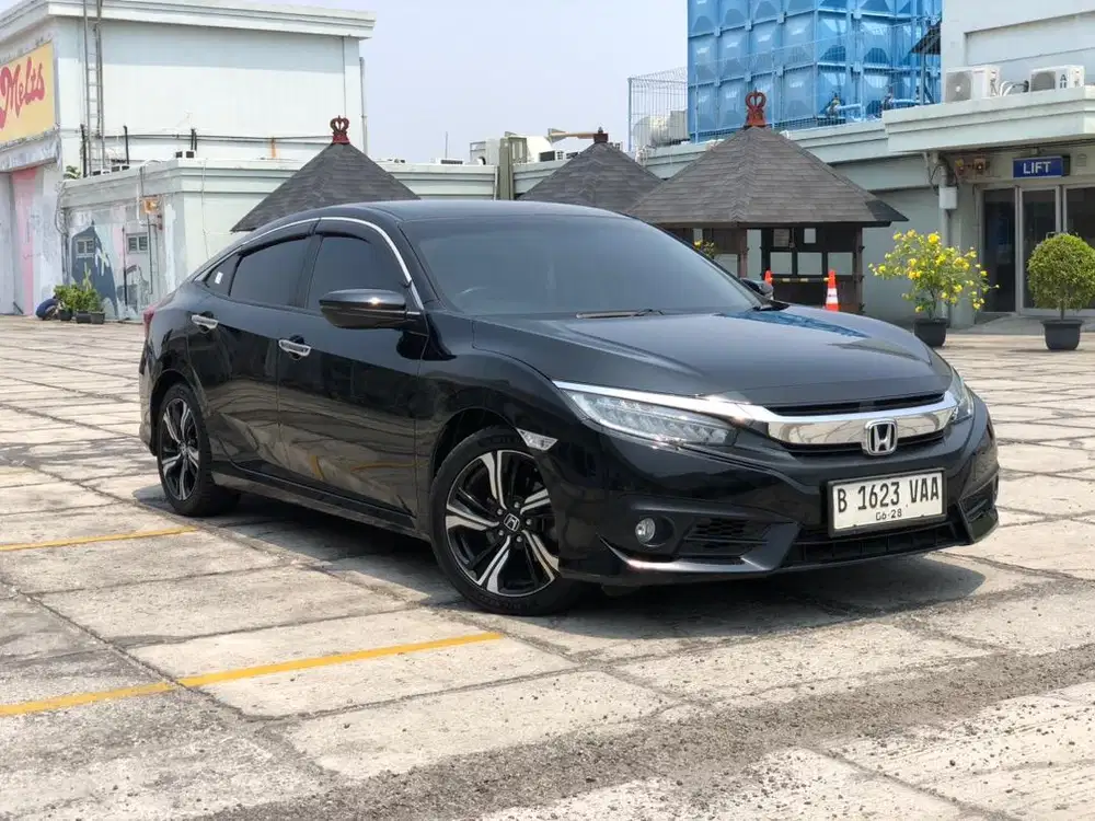 LOW KM HONDA CIVIC TURBO ES 2018, HITAM