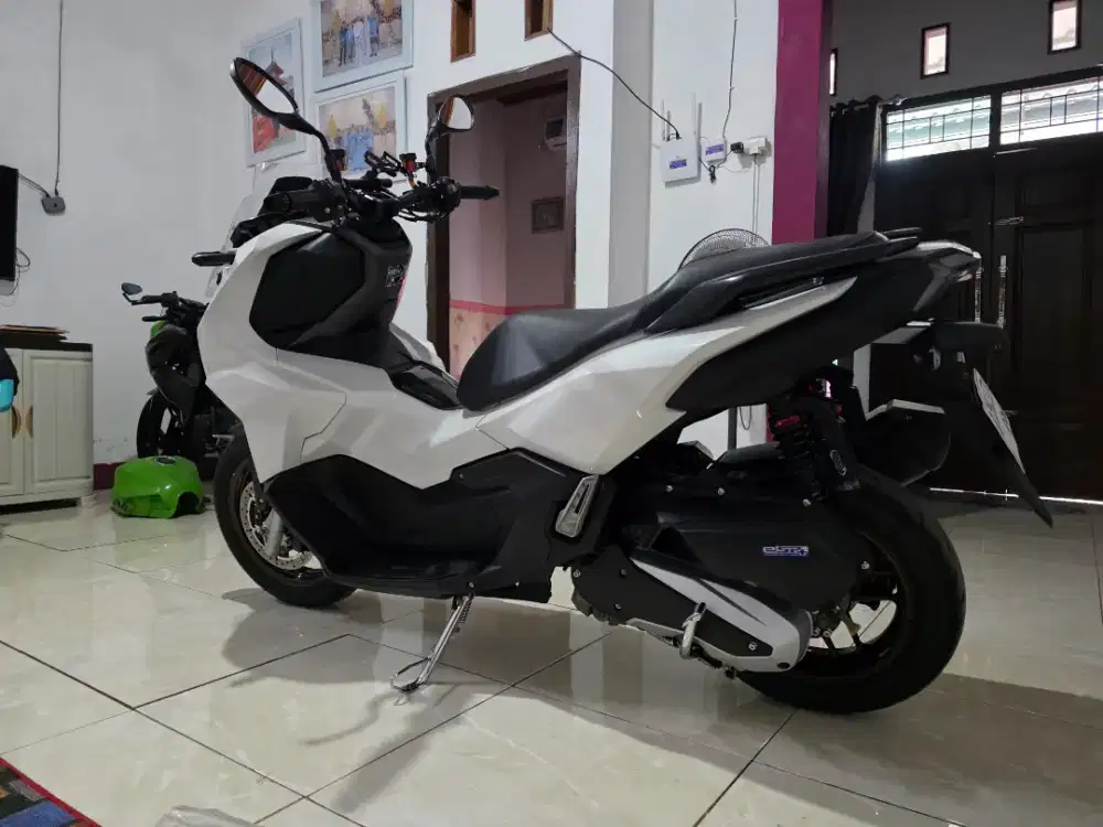 Honda ADV 160 CBS White