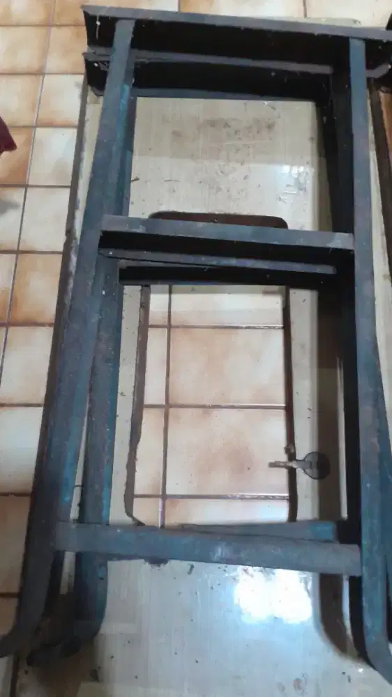 Kaki Meja Mesin Jahit Kecil