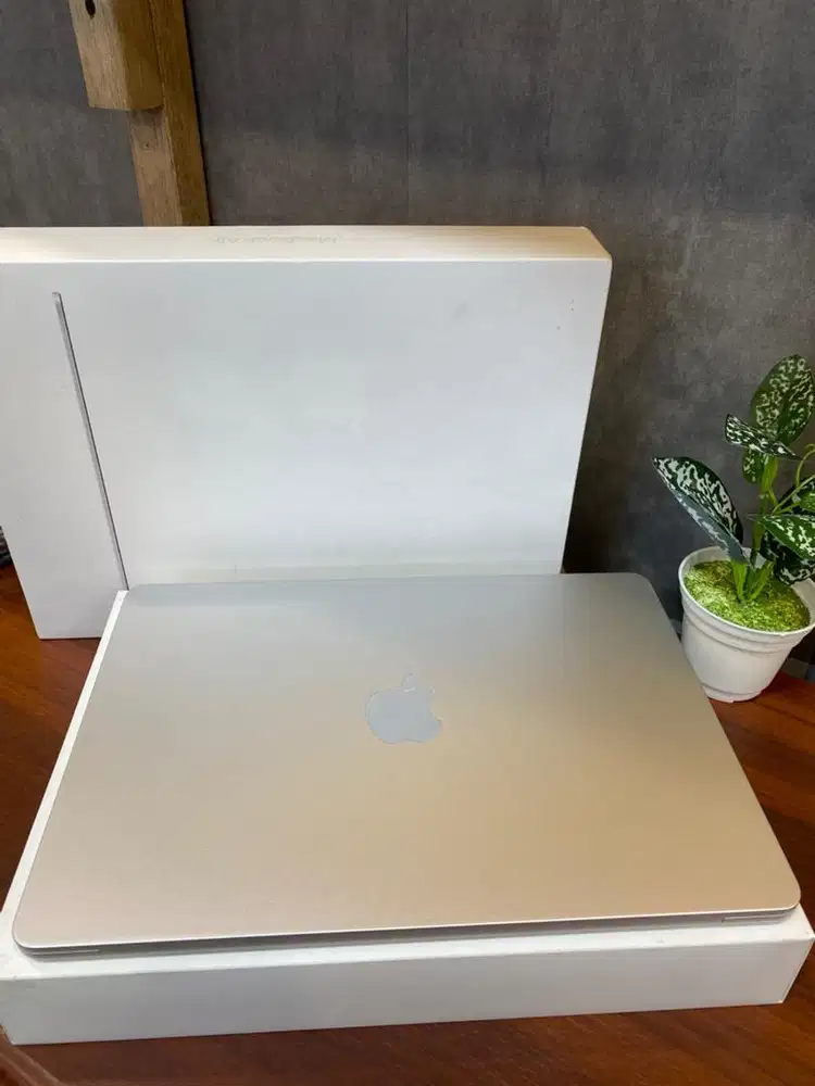 MacBook Air 2022 M2 13.6-Inch 8/256GB Silver Inter