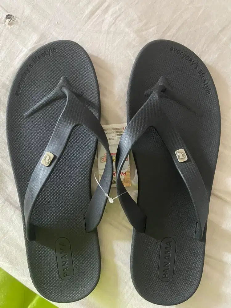 Sendal pria panama