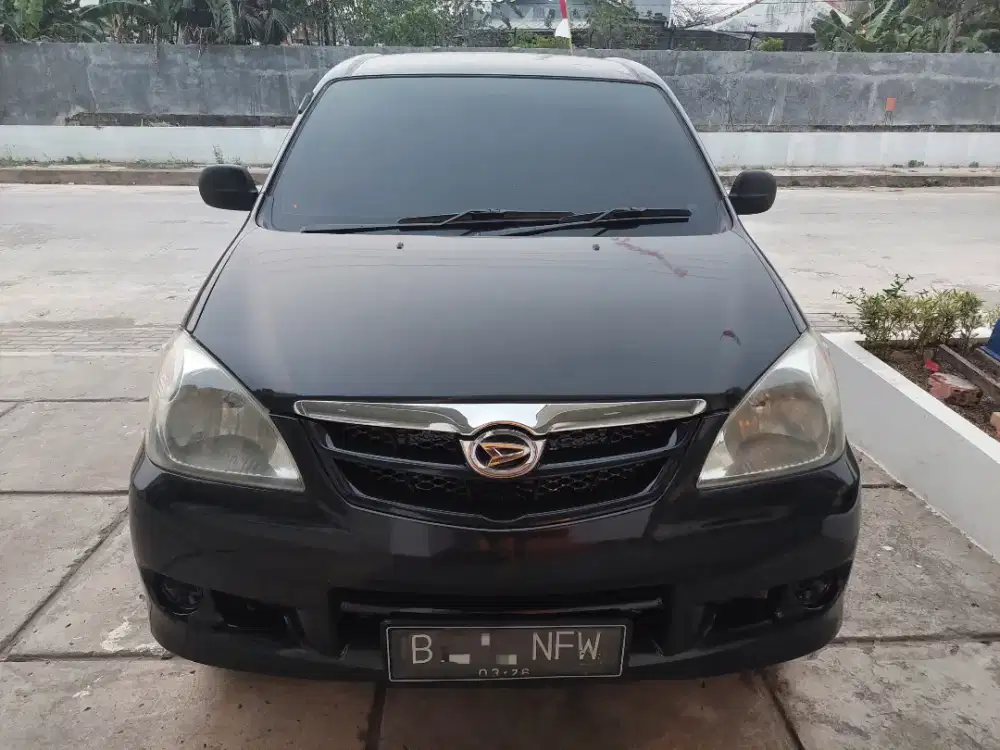 Xenia 1.0 Li MT 2011 Hitam