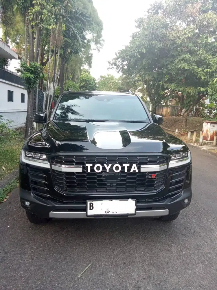 Toyota Land Cruiser 2024 GR-S Istimewa Body ASLI KM RENDAH