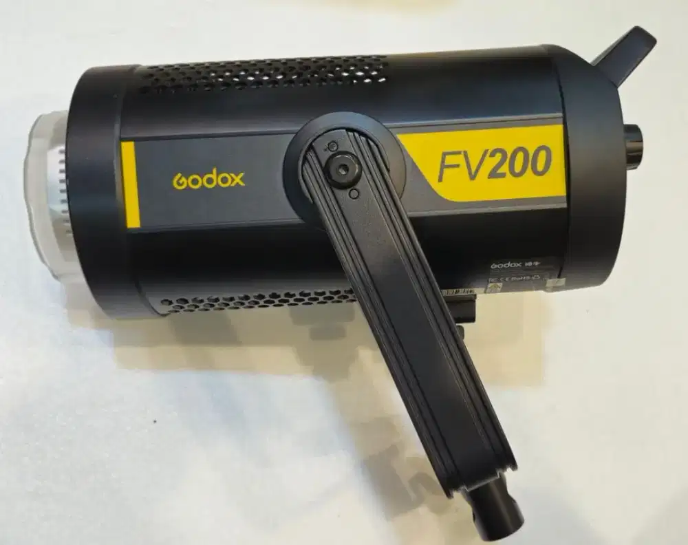Godox FV200 Hybrid Flash & LED - MINT Condition / Styrofoam Bawaan