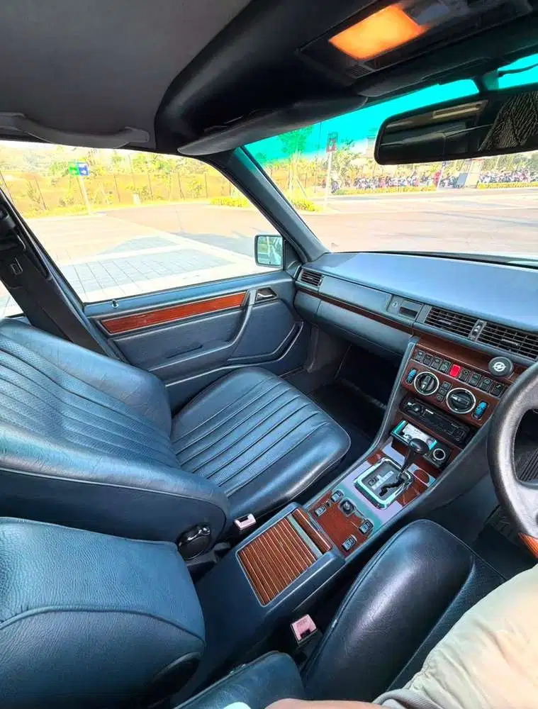 Mercedes-Benz W124 220E 1993 Bensin
