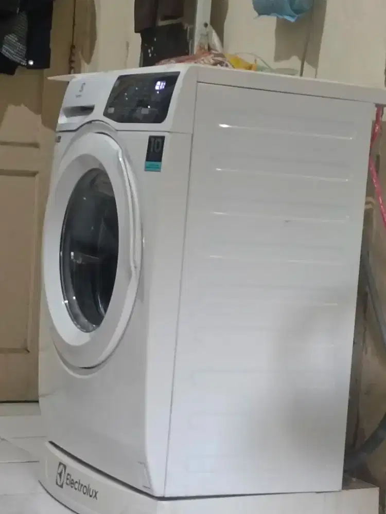 Mesin cuci Electrolux front loading
