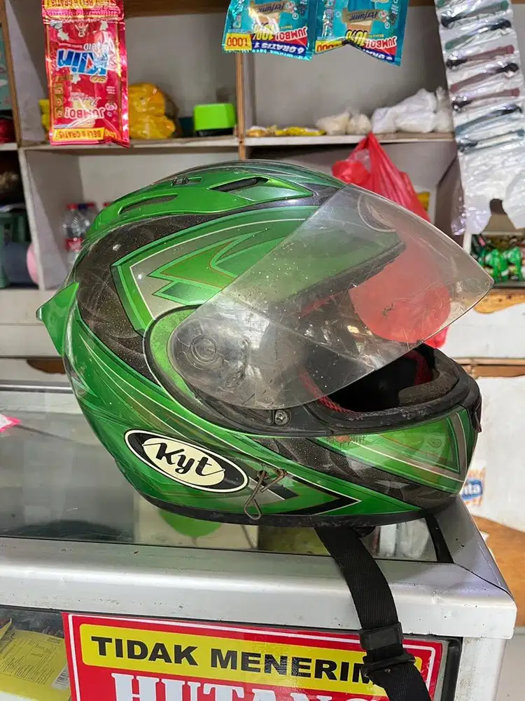 HELM KYT HIJAU BEKAS