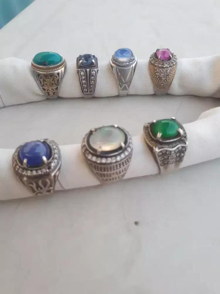 2 batu bacan 1 batu kalimaya dan 4 batu
