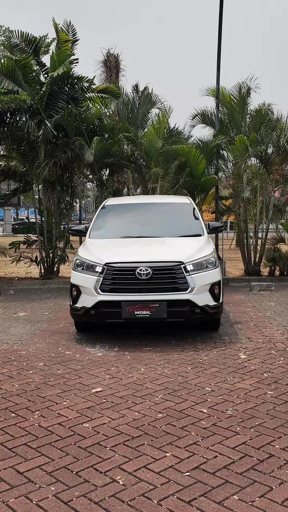Toyota Kijang Innova 2.4 V AT (Diesel)
