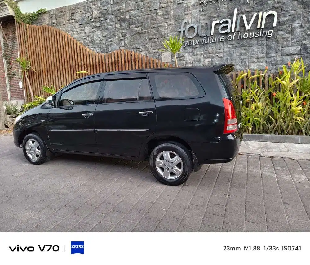 Toyota Kijang Innova 2006 Bensin