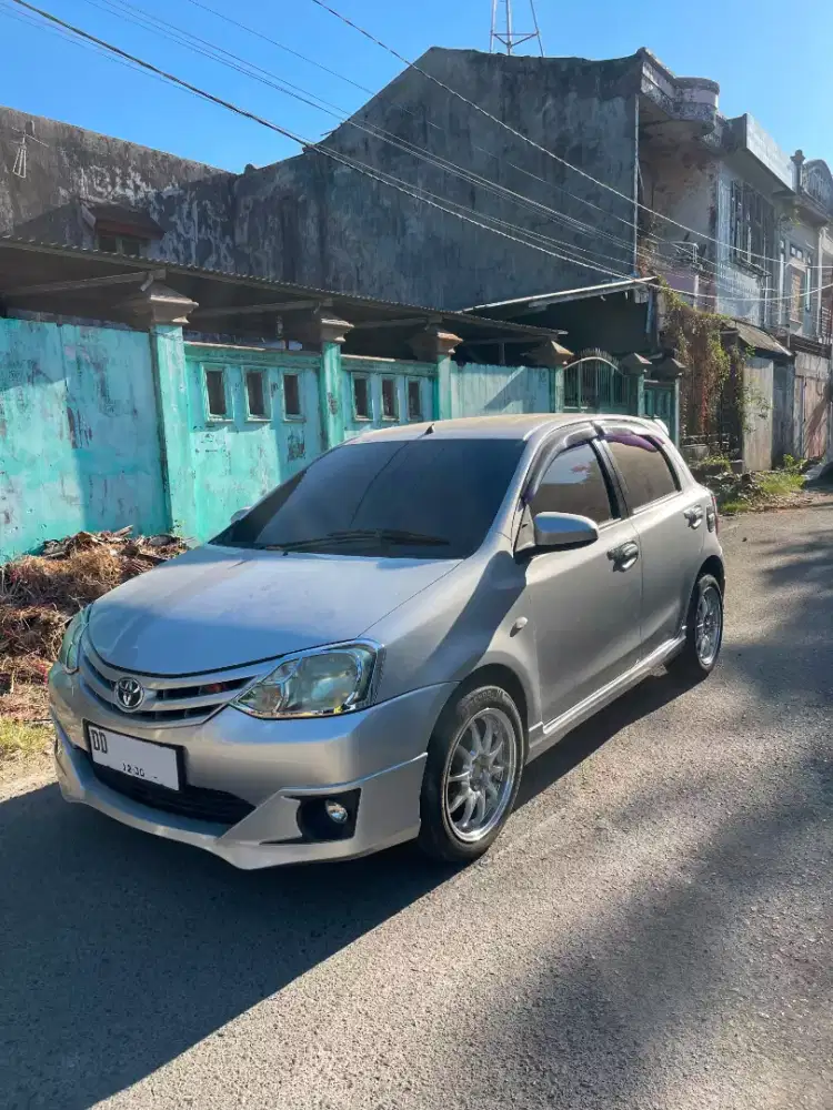 2014 TOYOTA ETIOS VALCO SILVER 1.2 G MANUAL