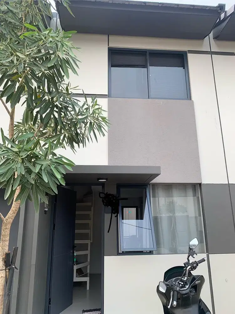 Disewakan rumah di XYZ Park Serpong