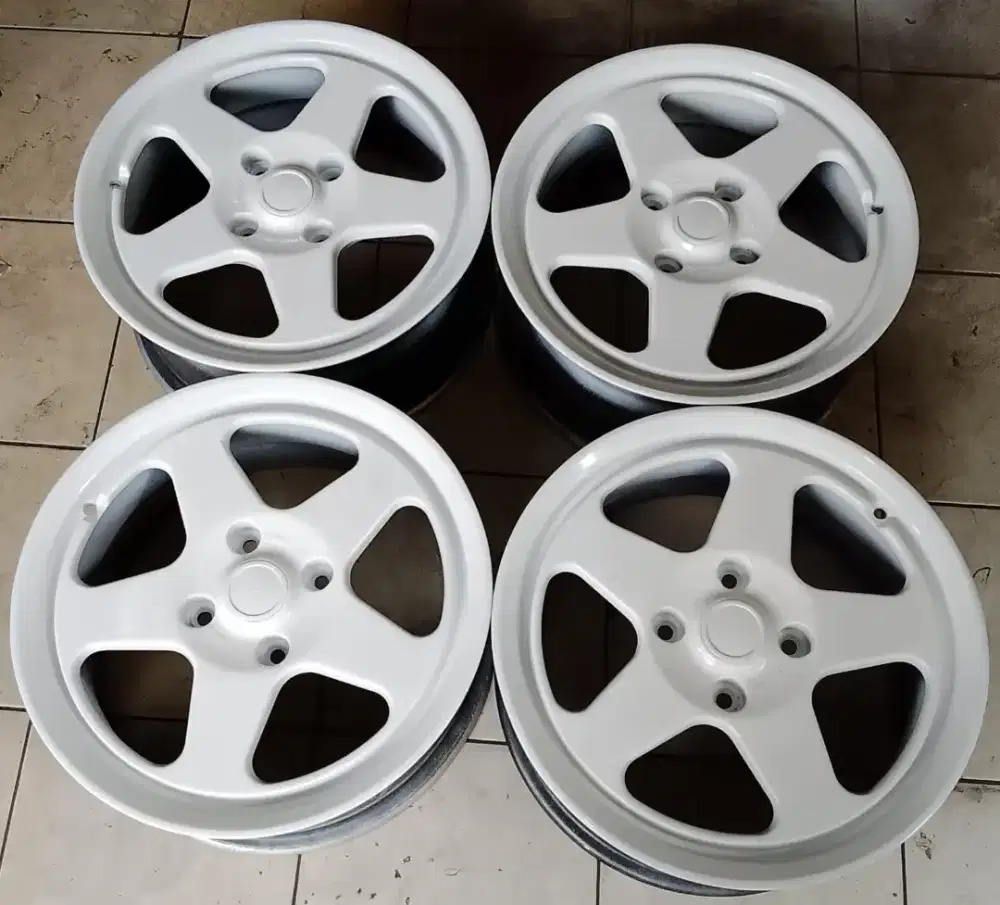 Dijual. 4pc velg asso logic R16 4x114