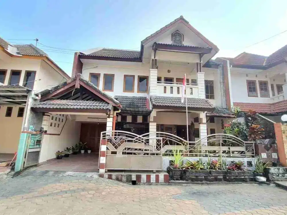 Rumah murah 2 lantai diPerum Griya Indah