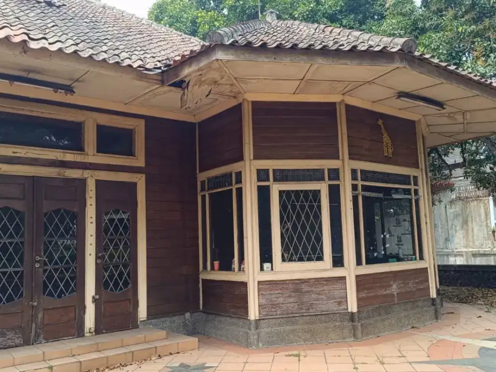 TERMURAH Di Jual Rumah hitung tanah saja di Mainroad Setiabudhi BANDUNG