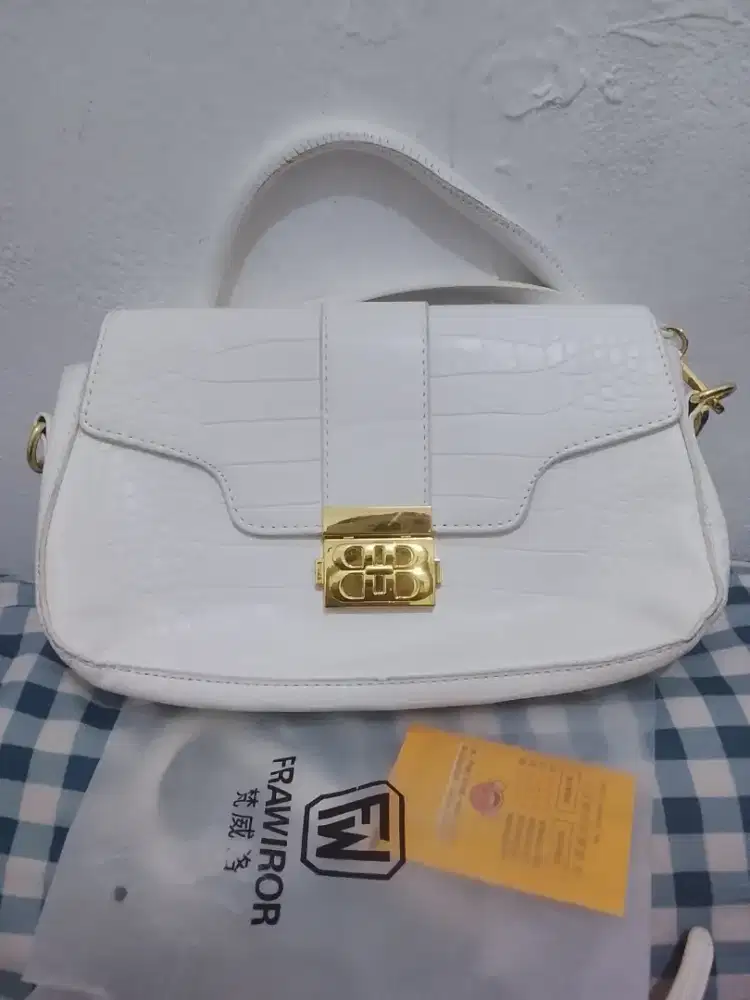 Tas kulit sekali pakek