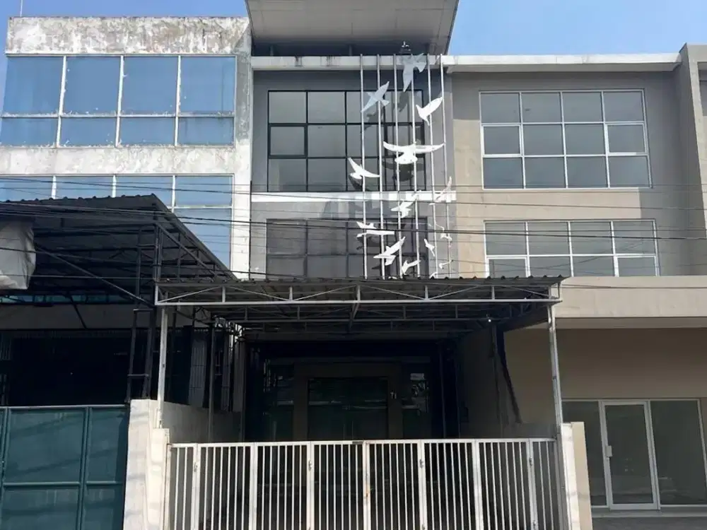 Dijual / disewakan ruko jalan raya menganti wiyung dekat royal residence