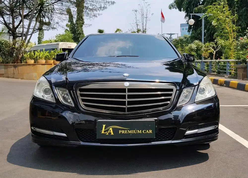 Mercedes-Benz E 200 nik 2010 TERMURAH