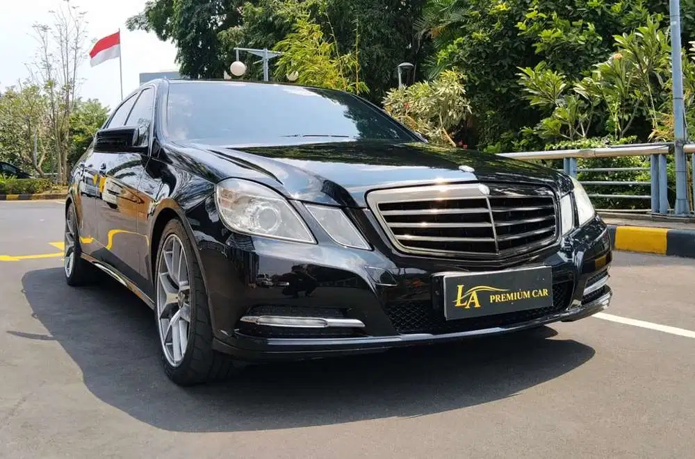 Mercedes-Benz E 200 nik 2010 DI JUAL CEPAT