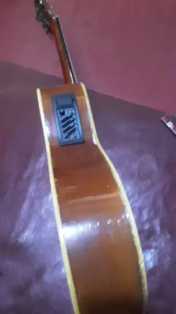 Gitar akustik elektrik