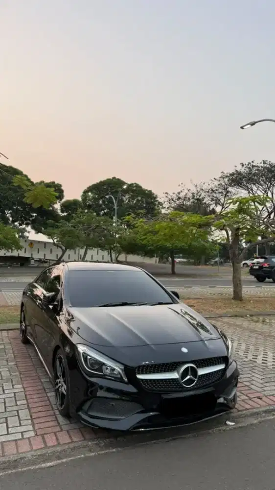 Mercedes Benz CLA 200