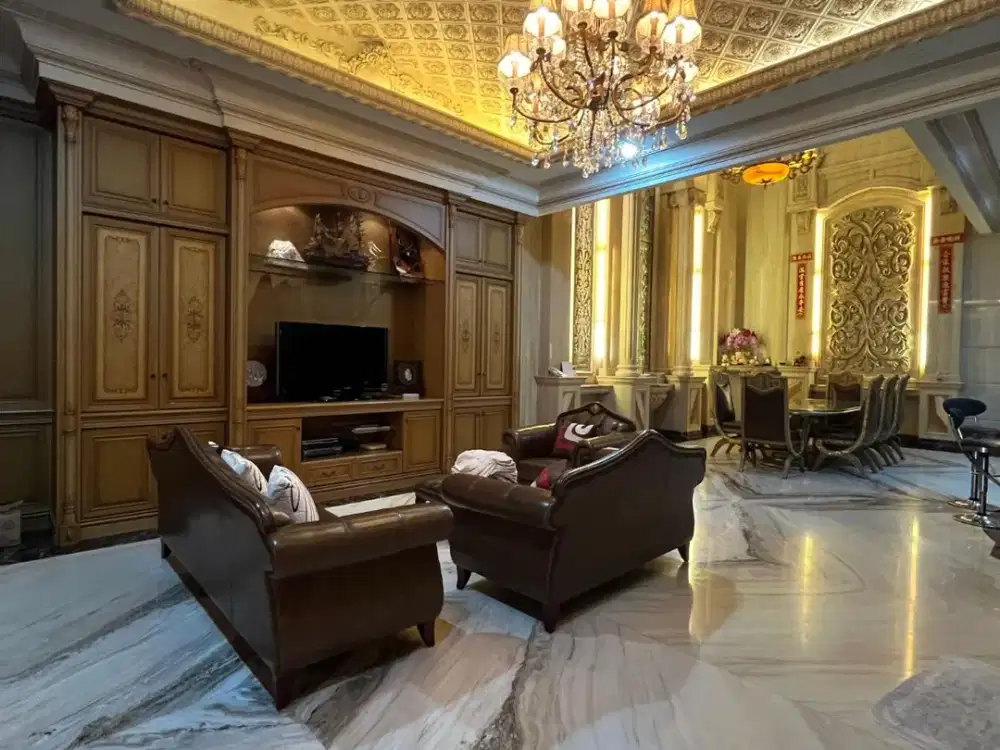 VILLA MEWAH FULL FURNISH DI GRAND POLONIA, LOKASI PREMIUM