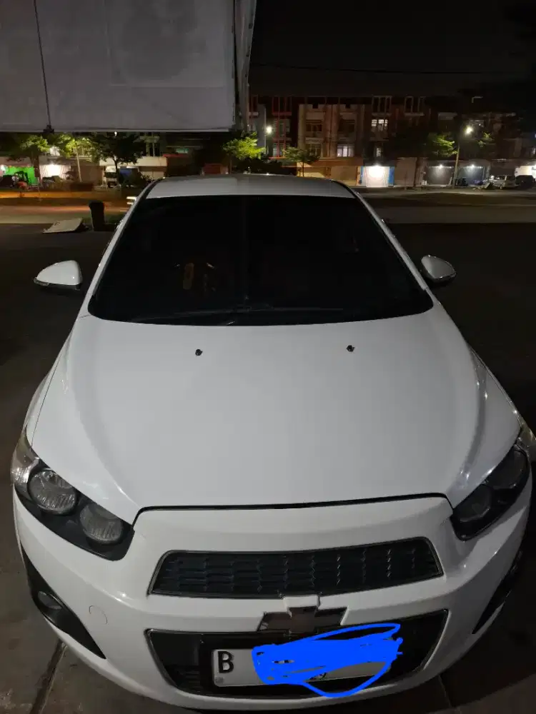 Chevrolet aveo putih