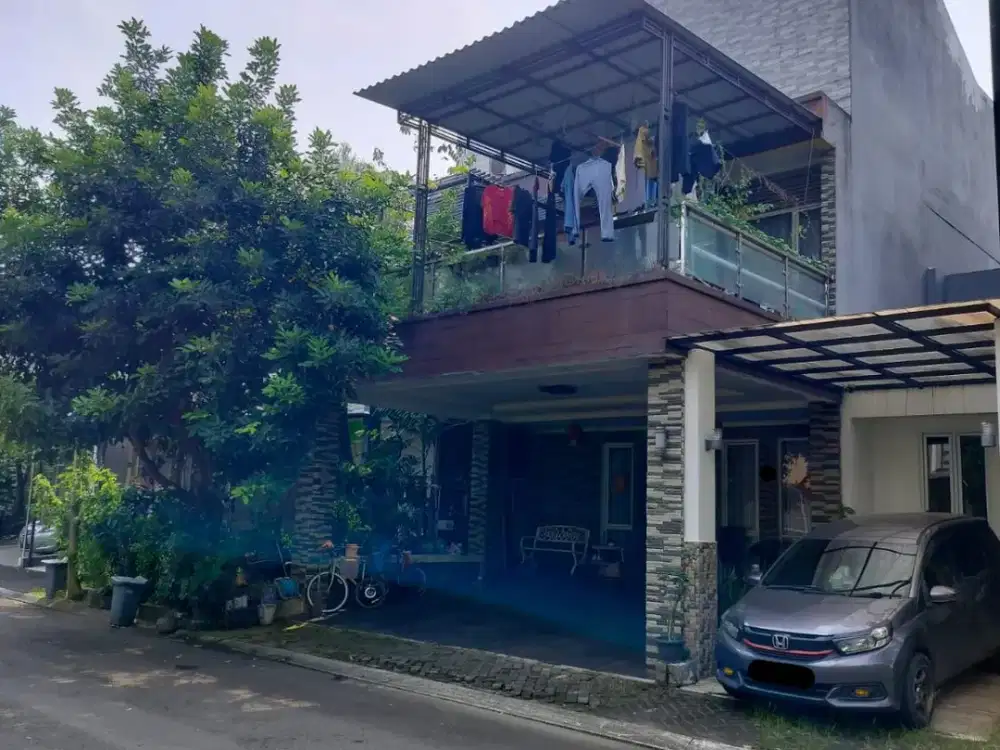 Rumah 3 Lantai 4+1 Kamar Hadap Selatan Dekat Tol di Icon