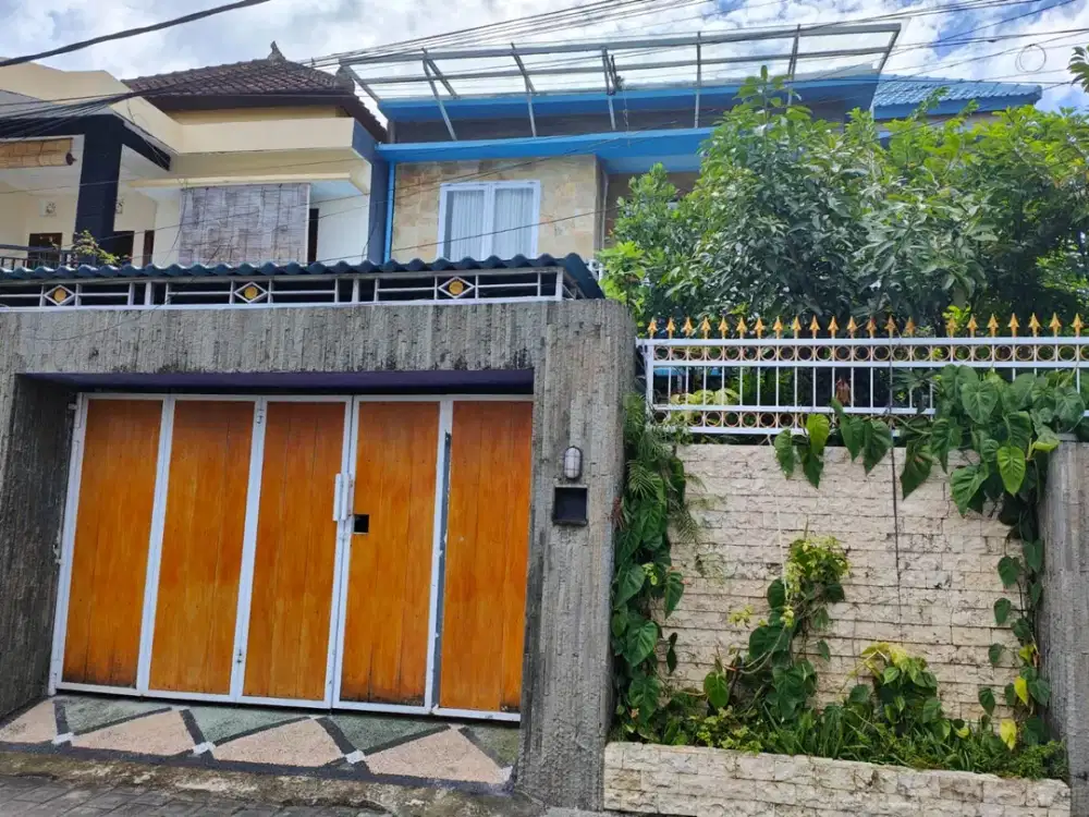 Rumah Cantik 2 Lantai Full Furnished di Pemogan