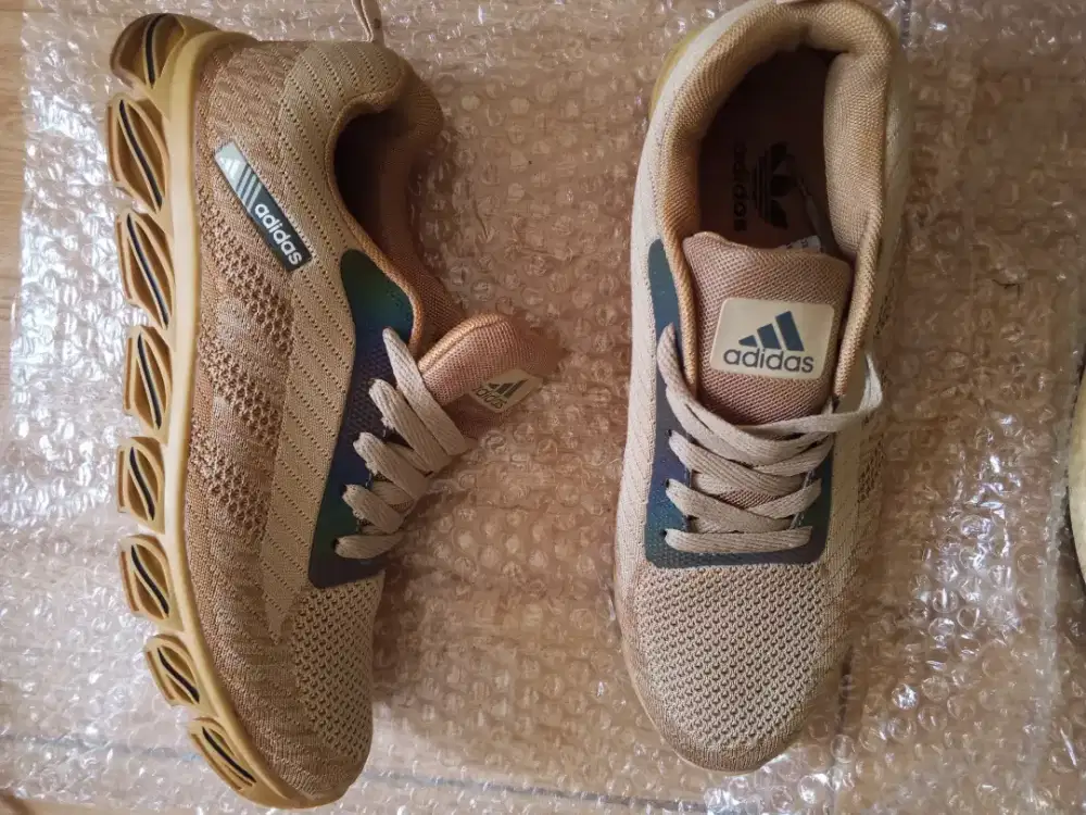 Sepatu dua pasang