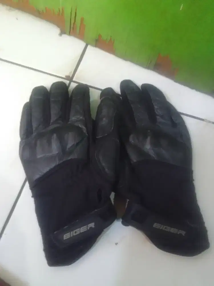 EIGER sarung tangan motor